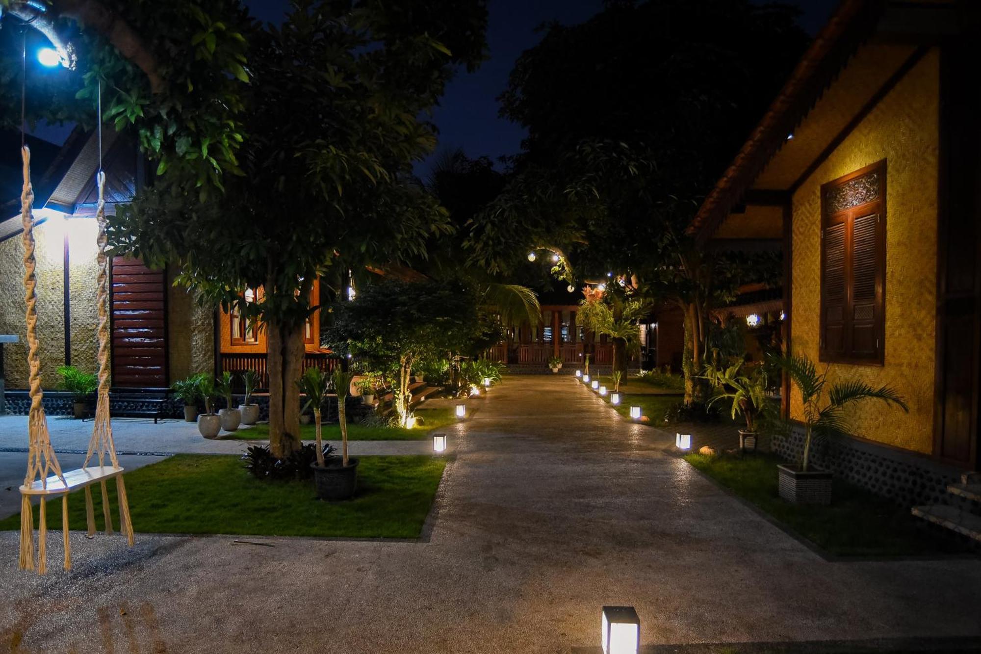 Ferienwohnung Ndalem Mataram Banyuwangi  Exterior foto